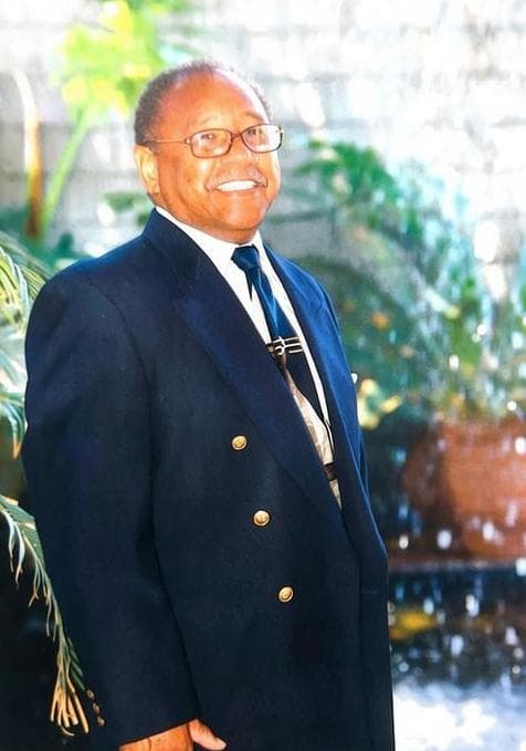 Leo Barker